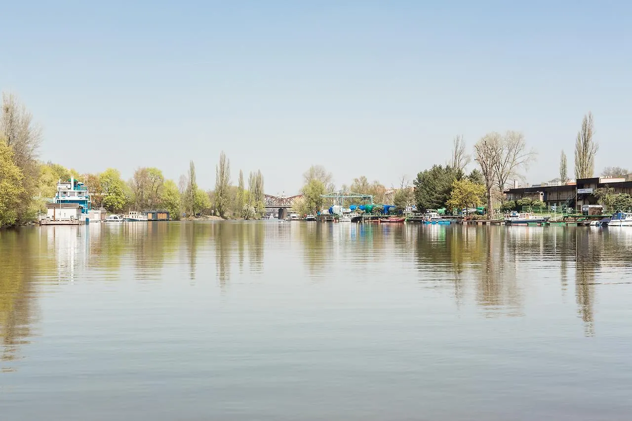 Exclusive Houseboats At Smichov Hotel Praag Tsjechië